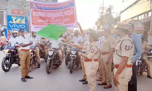 மயிலாடுதுறையில் சாலை பாதுகாப்பு வார விழிப்புணர்வு பேரணி