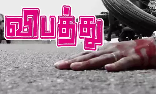 லாரி மீது மோட்டார் சைக்கிள் மோதி லேத் பட்டறை ஊழியர் பலி