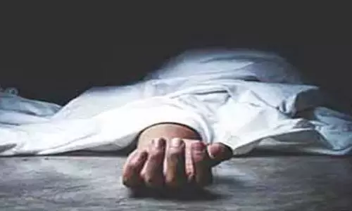 தாய் இறந்த துக்கத்தில் மகன் தற்கொலை