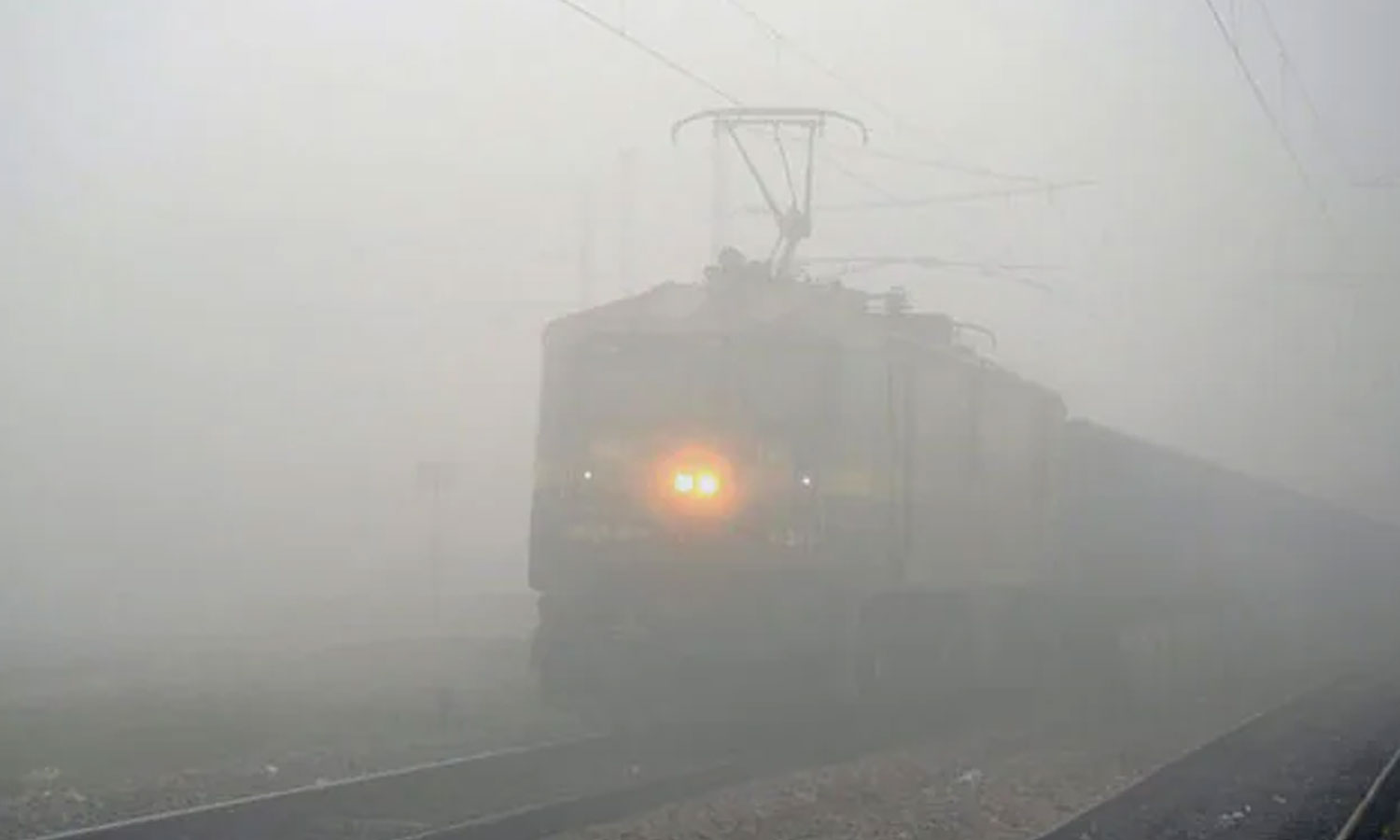 வடமாநிலங்களில் கடும் குளிர்- டெல்லி செல்லும் ரெயில்கள் தாமதம்