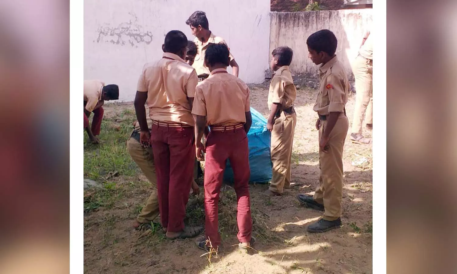 உடன்குடி அரசு நூலகத்தில் மாணவர்களின் தூய்மை பணி