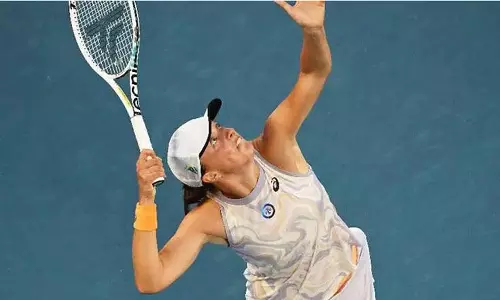 ஆஸ்திரேலிய ஓபன் டென்னிஸ் - முதல் சுற்றில் எம்மா ரடுகானு, ஸ்வியாடெக் வெற்றி