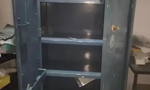 வீட்டின் கதவை உடைத்து பணம்-ஆவணங்கள் திருட்டு