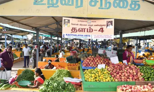 இரவு  நேரத்திலும் செயல்படும் கடலூர் உழவர் சந்தை