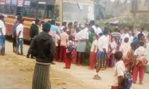 அரசு பஸ்சை சிறைபிடித்த பொதுமக்கள்