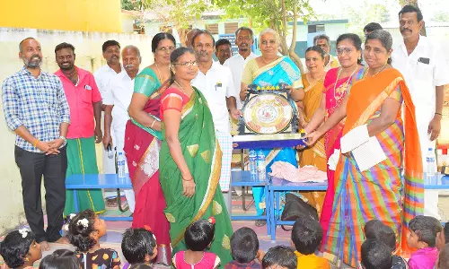 ஆசிரியர்களுக்கு பாராட்டு விழா