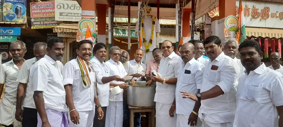 ஆலங்குளத்தில் காங்கிரஸ் சார்பில்  பொங்கல் விழா