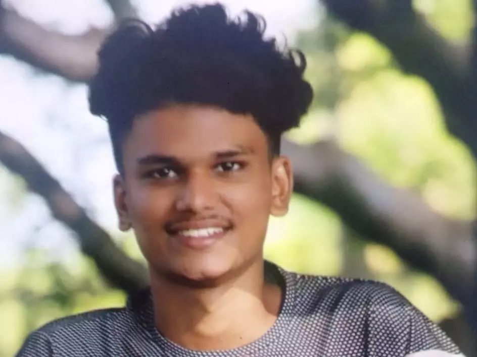 அறந்தாங்கி அருகே நண்பர்களுடன் கடலில் குளித்த மாணவன் பிணமாக மீட்பு அறந்தாங்கி அருகே நண்பர்களுடன் கடலில் குளித்த மாணவன் பிணமாக மீட்பு