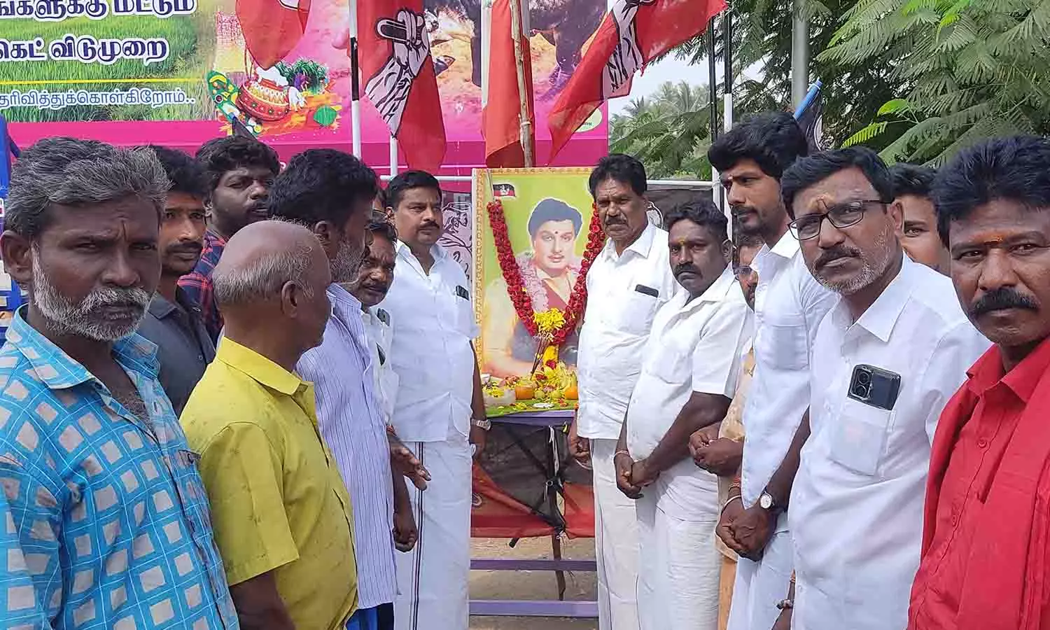 உடுமலையில் அண்ணா தொழிற்சங்கம் சார்பில் எம்.ஜி.ஆர் பிறந்த நாள் விழா உடுமலையில் அண்ணா தொழிற்சங்கம் சார்பில் எம்.ஜி.ஆர் பிறந்த நாள் விழா