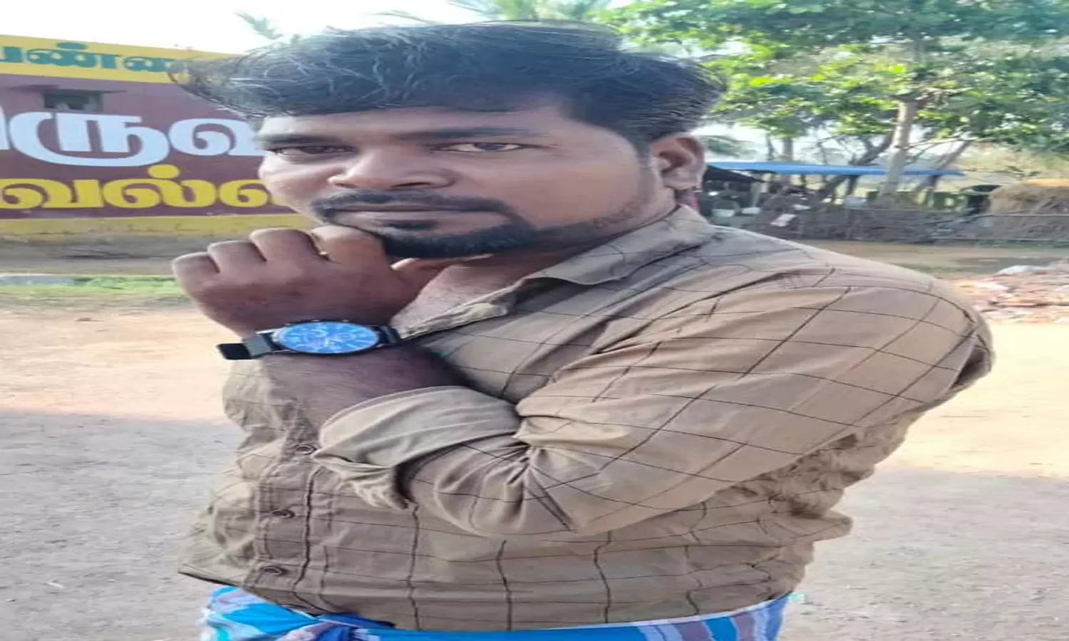 சாலையோரம் நின்ற லாரியில் மோதி வாலிபர் பலி, ஓருவர் கவலைக்கிடம்,, சாலையோரம் நின்ற லாரியில் மோதி வாலிபர் பலி, ஓருவர் கவலைக்கிடம்,,