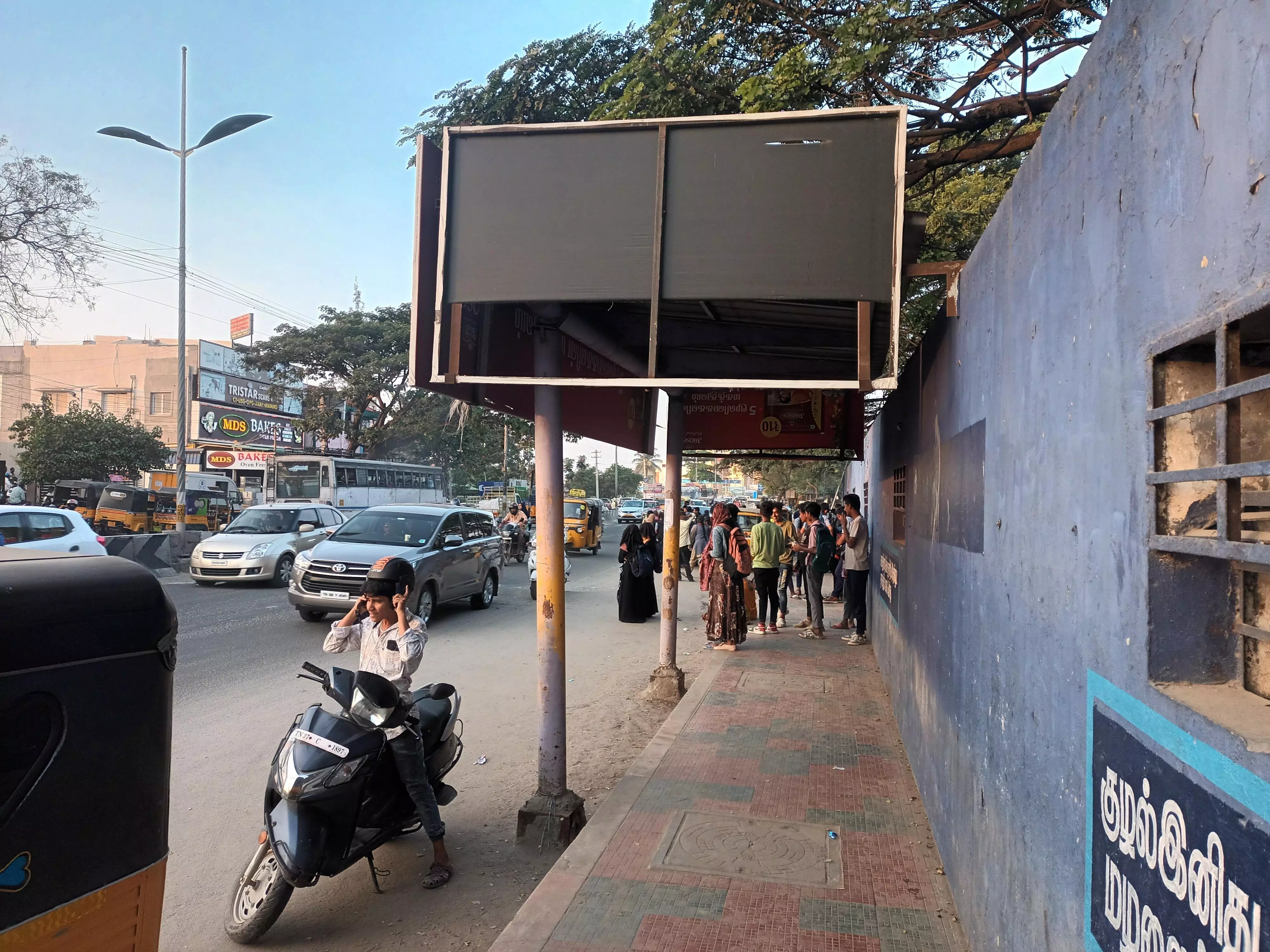 பஸ் டிரைவர்களுக்கு குழப்பத்தை ஏற்படுத்தும் பயணிகள்