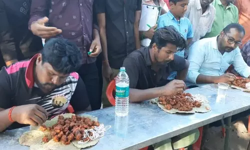 சாப்பாட்டு ராமன் போட்டி- 10 நிமிடத்தில் ஒரு கிலோ பிரியாணி, கோழிக்கறியை வெளுத்துக்கட்டி பரிசு வென்ற இளைஞர்