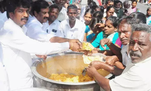 அ.தி.மு.க. சார்பில் 500 பேருக்கு  பிரியாணி