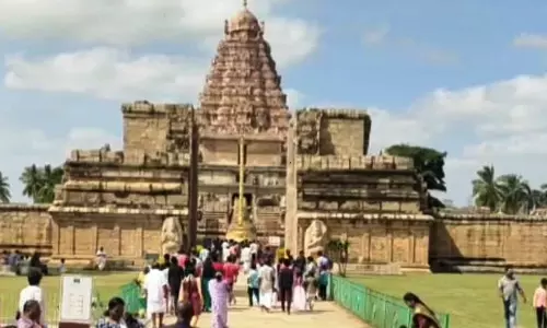 சுற்றுலா தலங்களில் குவிந்து காணும் பொங்கலை ெகாண்டாடிய பொதுமக்கள்