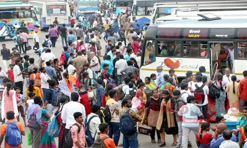 சேலம் புதிய பஸ் நிலையத்தில் அலைமோதிய பயணிகள் கூட்டம்