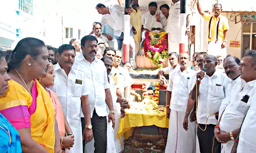 ராஜபாளையத்தில் எம்.ஜி.ஆர். படத்துக்கு மரியாதை