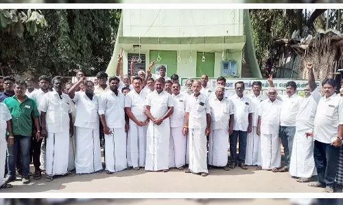 கோவில்பட்டியில் எம்.ஜி.ஆர். சிலைக்கு ஓ.பி.எஸ். அணியினர் மரியாதை