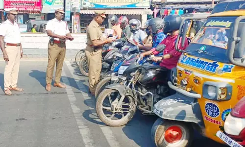 போக்குவரத்து போலீசார் விழிப்புணர்வு பிரசாரம்