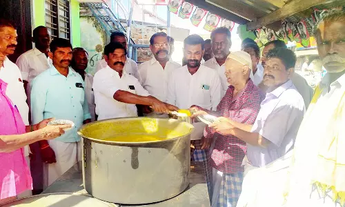 அ.தி.மு.க. சார்பில் எம்.ஜி.ஆர். பிறந்த தின விழா