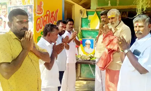 அ.ம.மு.க. சார்பில் எம்.ஜி.ஆர். பிறந்த தின விழா