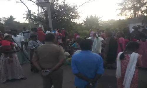 பண்ருட்டி அருகே 2  தரப்பினர் மோதல், பதட்டம்- போலீசார்  குவிப்பு