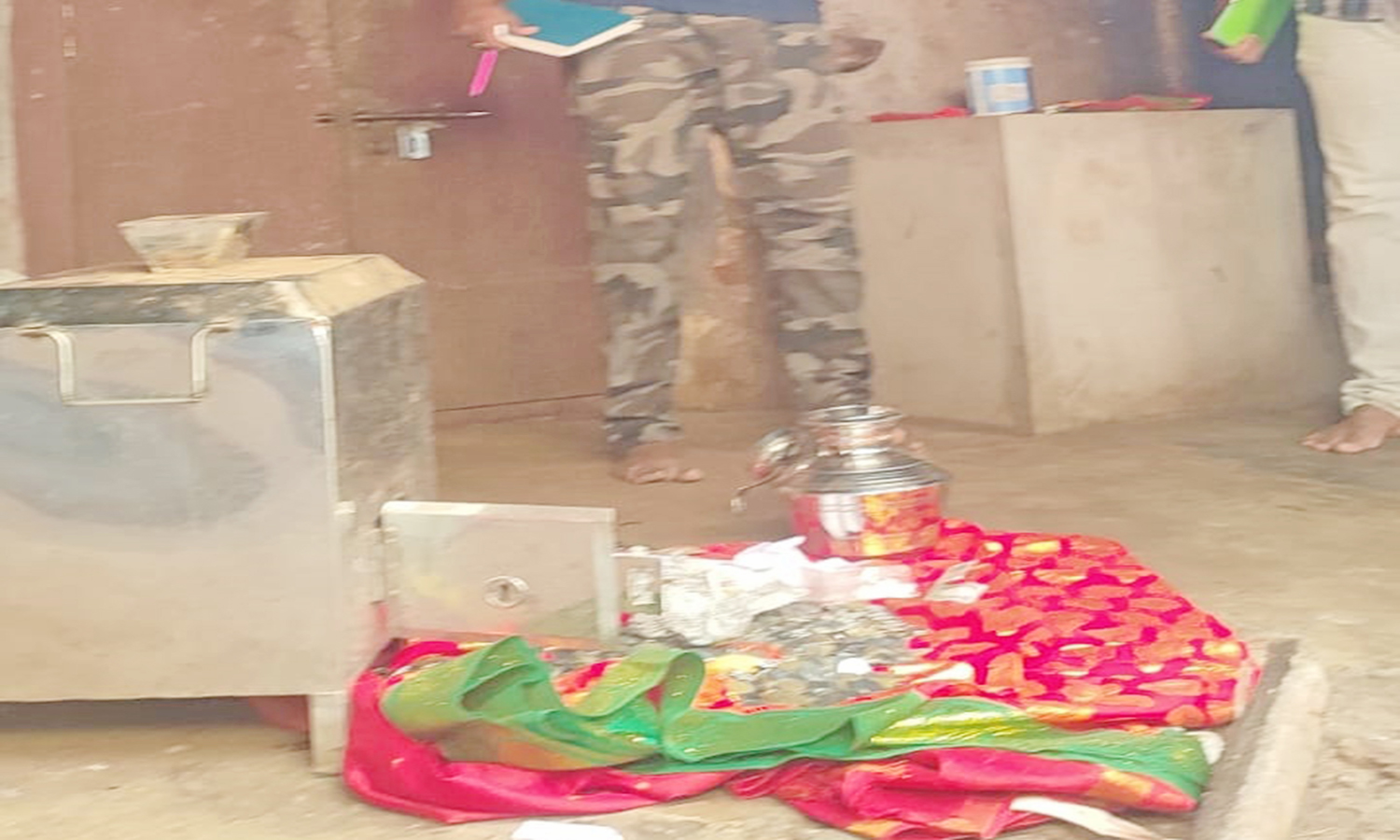 திருவட்டார் ஆதிகேசவ ஆலயத்தில் உள்ள நரசிம்மர் கோவிலில் உண்டியல் கொள்ளை - கண்காணிப்பு காமிராவையும் எடுத்து சென்ற மர்மநபர்கள்