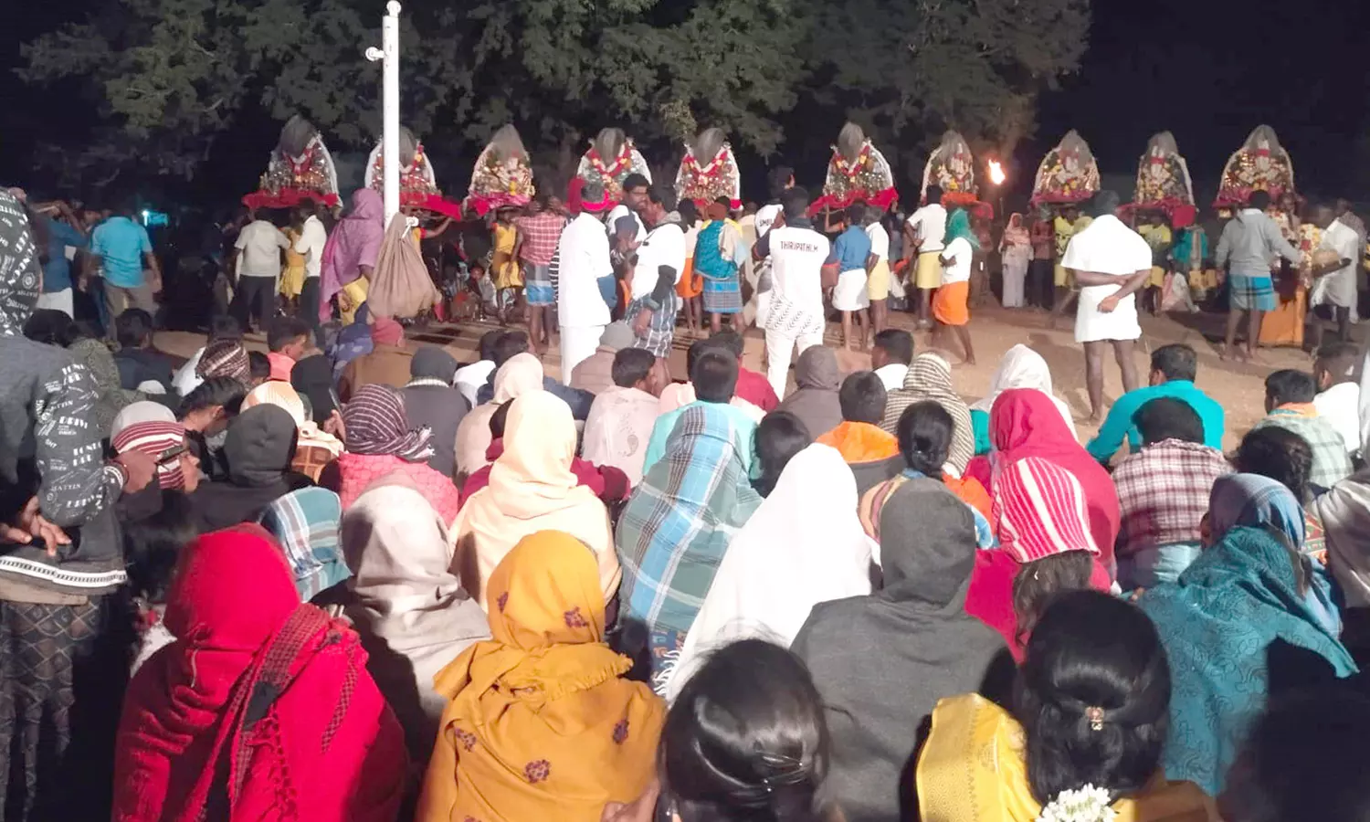 கரகூர் கிராமத்தில் வீரபத்திர சாமி கோவில் திருவிழா கரகூர் கிராமத்தில் வீரபத்திர சாமி கோவில் திருவிழா