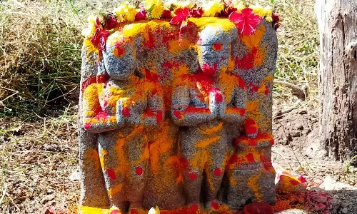 வாழப்பாடி அருகே நாயக்கர் கால நினைவுக்கல் கண்டுபிடிப்பு