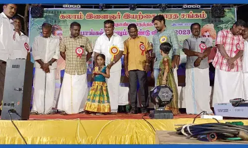 பொங்கல் பரிசளிப்பு விழாவில் கலாம் விருது