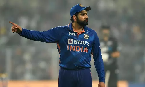 பனி இருக்கும் போது பந்து வீசுவது நாங்கள் சந்திக்க விரும்பிய சவால் - ரோகித் சர்மா