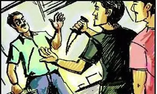 திருச்சி சுந்தர் நகரில் டாஸ்மாக் பார் ஊழியரிடம் கத்தி முனையில் பணம் பறிப்பு