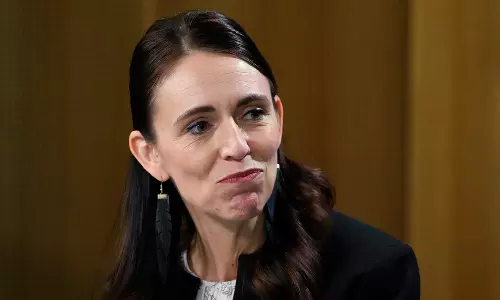 பதவி காலம் முடியும் முன்பே பதவியில் இருந்து விலகுவதாக அறிவித்த நியூசிலாந்து பெண் பிரதமர்