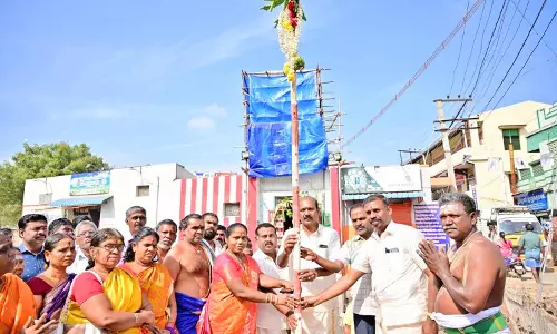 கும்பாபிஷேக விழாவை முன்னிட்டு மாலையம்மன் கோவிலில்  பந்தல்கால் நாட்டு நிகழ்ச்சி