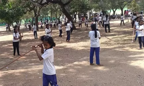 சிலம்பாட்ட போட்டியில் மாணவர்கள் சாதனை