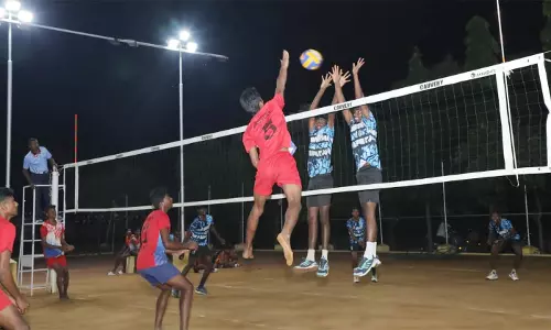 பள்ளி மாணவர்களுக்கான வாலிபால் போட்டி