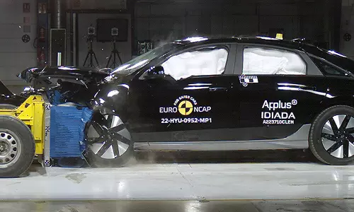 பாதுகாப்பு சோதனையில் 5-ஸ்டார் பெற்று அசத்திய ஹூண்டாய் எலெக்ட்ரிக் கார்