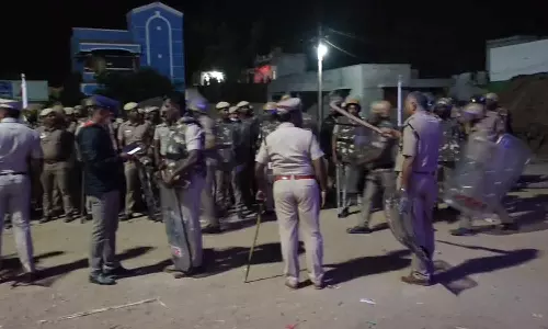 நாட்டறம்பள்ளி அருகே கலவர பூமியாக மாறிய கிராமம்- 36 பேர் கைது