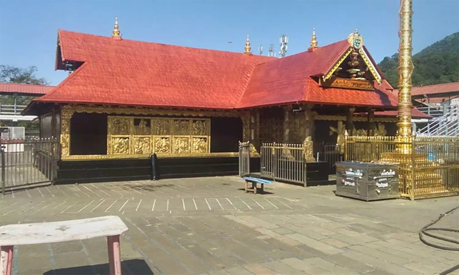 சபரிமலையில் வனதேவதைகளுக்கு குருதி பூஜை நடத்தி இன்று கோவில் நடைஅடைப்பு சபரிமலையில் வனதேவதைகளுக்கு குருதி பூஜை நடத்தி இன்று கோவில் நடைஅடைப்பு