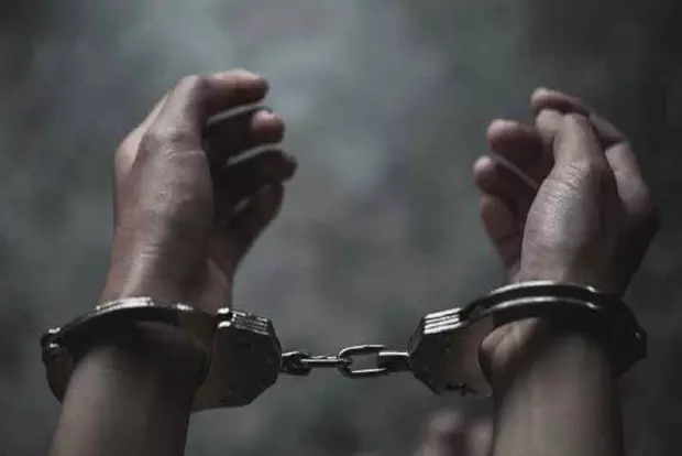 குளித்தலை அருகே குடும்ப தகராறில் 3 பேர் கைது குளித்தலை அருகே குடும்ப தகராறில் 3 பேர் கைது