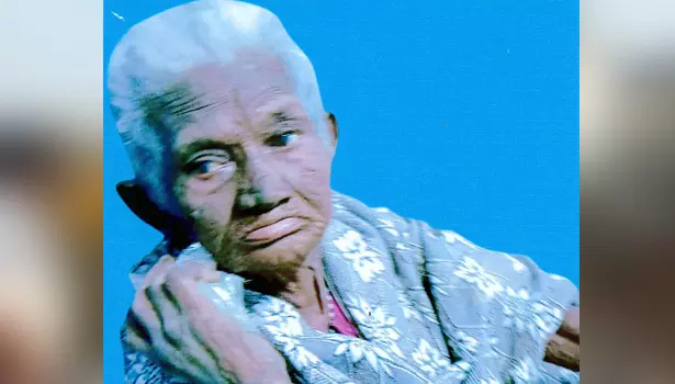 மயங்கி விழுந்து கிடந்த மூதாட்டி