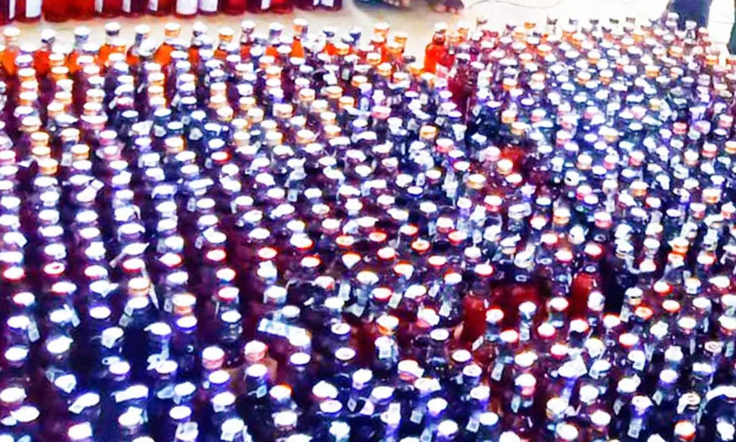 திருட்டுத்தனமாக மது விற்ற 3 பெண்கள் கைது திருட்டுத்தனமாக மது விற்ற 3 பெண்கள் கைது