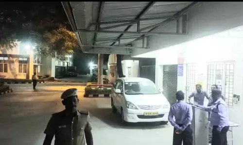 ஆம்பூரில் தோல் தொழிற்சாலையில் 2-வது நாளாக வருமான வரித்துறை சோதனை