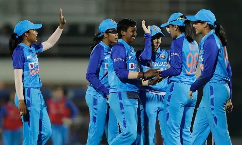 மகளிர் முத்தரப்பு கிரிக்கெட் போட்டி- தென் ஆப்பிரிக்காவை வீழ்த்தி இந்திய அணி வெற்றி