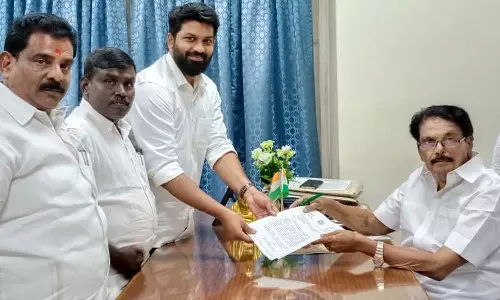 சாத்தான்குளம் அரசு மருத்துவமனை விரிவாக்கத்திற்கு வருவாய்த்துறை இடம் வழங்க வேண்டும்- அமைச்சரிடம், ஊர்வசி  அமிர்தராஜ் எம்.எல்.ஏ மனு