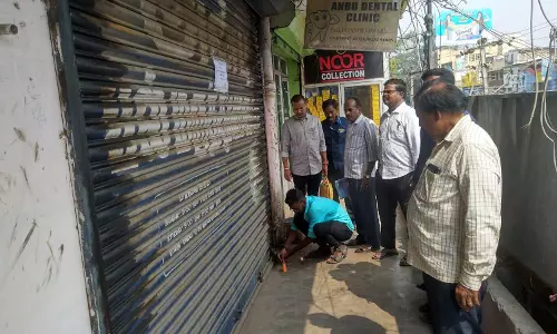 வாடகை செலுத்தாத 12 கடைகளுக்கு சீல்