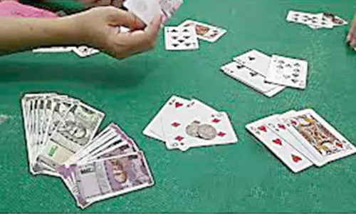 பணம் வைத்து சீட்டு விளையாடிய 9 பேர் கைது