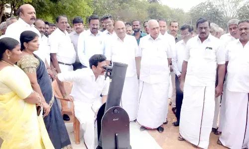 மேலஉளூா் அரசு பள்ளியில் வானியல் ஆய்வகம்- அமைச்சா் திறந்து வைத்தார்