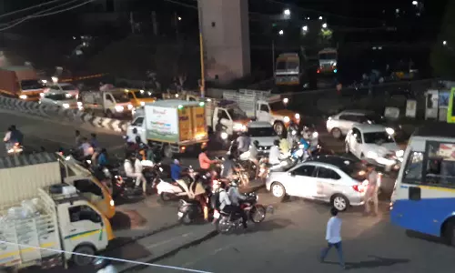 திருப்பூர் பல்லடம் சாலையில் போக்குவரத்து நெரிசலால் வாகன ஓட்டிகள் அவதி