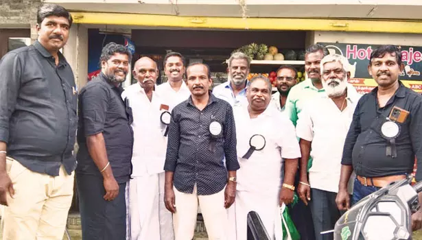 வியாபாரிகள் சங்க பேரவையினர் கலெக்டரிடம் மனு