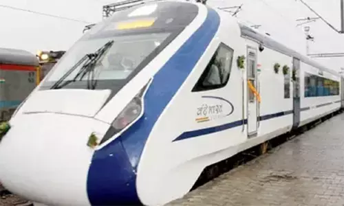 பீகாரில் இன்று வந்தே பாரத் ரெயில் மீது கல்வீச்சு- ஜன்னல் கண்ணாடி நொறுங்கியது